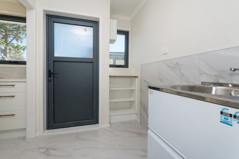 Photo of property in 156 Sunnynook Road, Sunnynook, Auckland, 0620