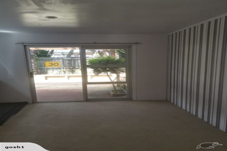 Photo of property in 8b Waimana Road, Conifer Grove, Takanini, 2112