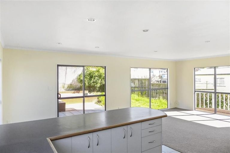 Photo of property in 86a Rosewarne Crescent, Glendene, Auckland, 0602