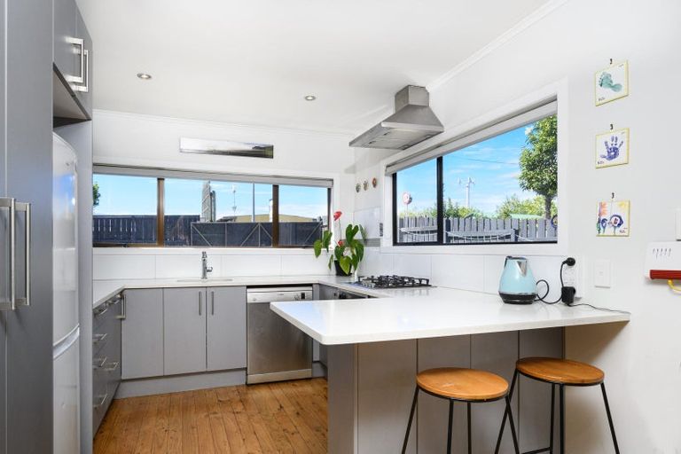 Photo of property in 633 Swanson Road, Swanson, Auckland, 0612