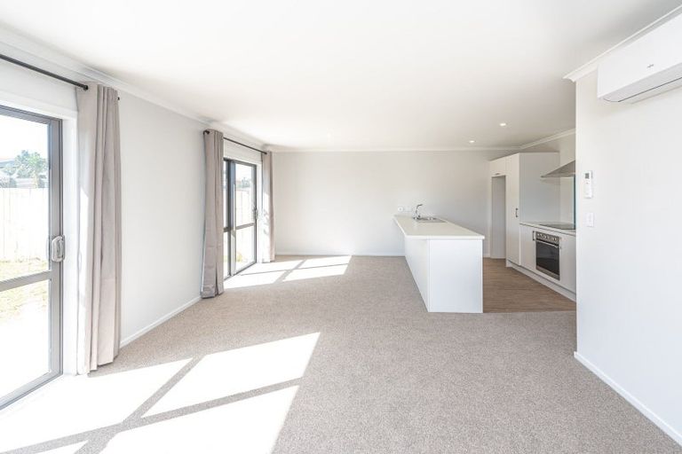 Photo of property in 6 Cross Street, Castlecliff, Whanganui, 4501