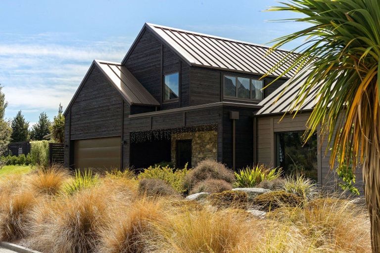 Photo of property in 8 Pendeen Crescent, Jacks Point, Queenstown, 9371