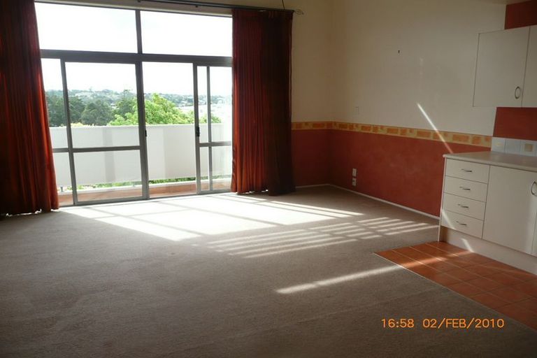 Photo of property in 2f/30 Westward Ho, Glen Eden, Auckland, 0602