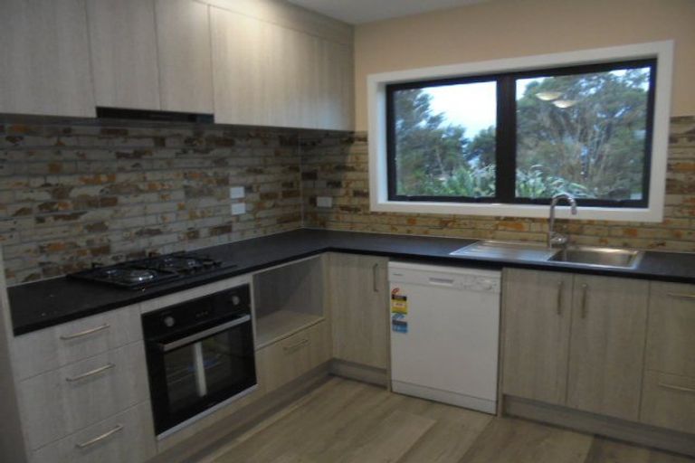 Photo of property in 300 Sturges Road, Henderson Valley, Auckland, 0612