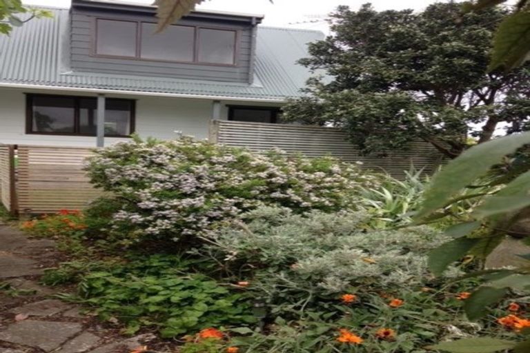 Photo of property in 25 Tobys Way, Waikanae Beach, Waikanae, 5036