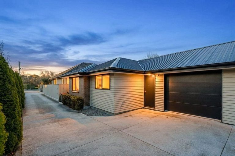 Photo of property in 1/137 Maidstone Road, Ilam, Christchurch, 8041