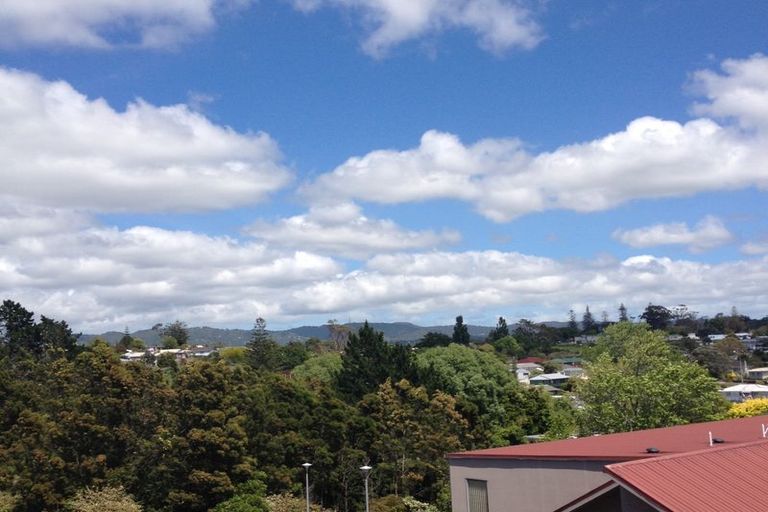 Photo of property in 2f/30 Westward Ho, Glen Eden, Auckland, 0602