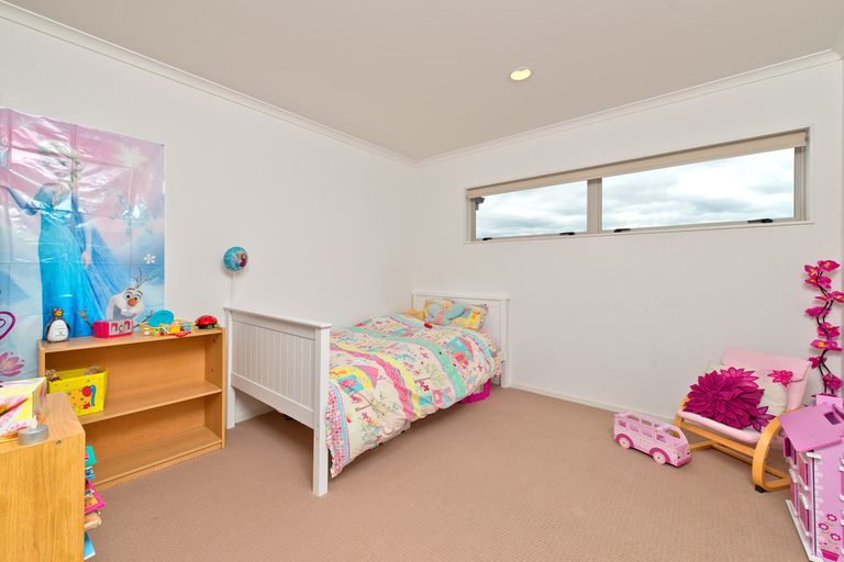 Photo of property in 16 Lake Road, Northcote, Auckland, 0627