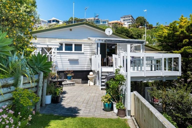 Photo of property in 13 Denholm Road, Hospital Hill, Napier, 4110