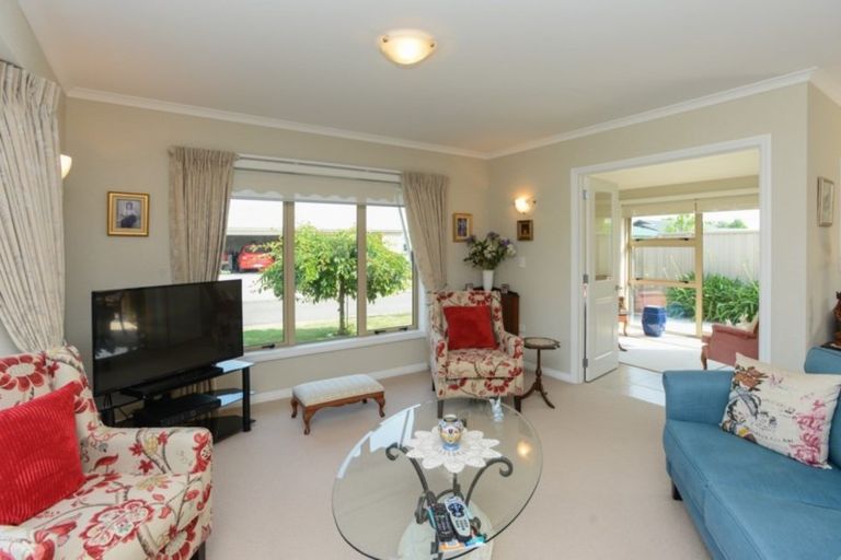 Photo of property in 6 Gregory Grove, Clive, 4102