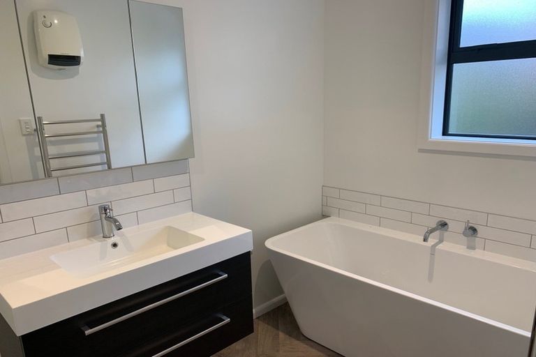 Photo of property in 2/57a Glandovey Road, Fendalton, Christchurch, 8052