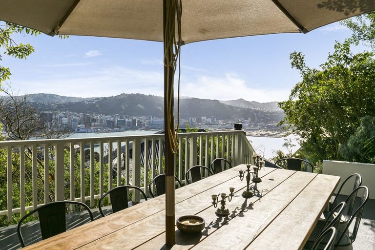 Photo of property in 53 Palliser Road, Roseneath, Wellington, 6011