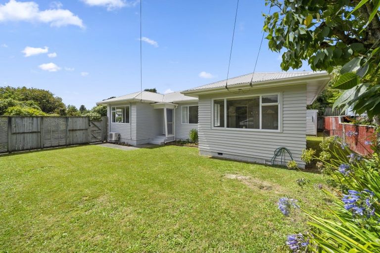 Photo of property in 6 Park Avenue, Tawa, Wellington, 5028