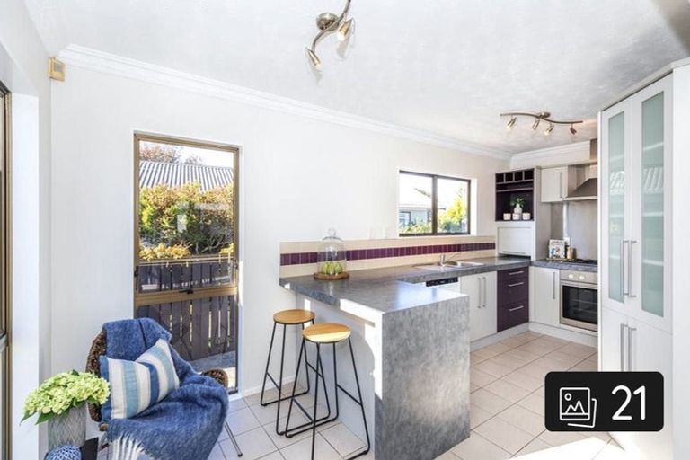 Photo of property in 33 Gilbass Avenue, Hamilton Lake, Hamilton, 3204