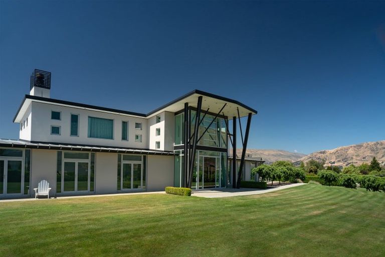 Photo of property in 35 Ridgecrest, Wanaka, 9305
