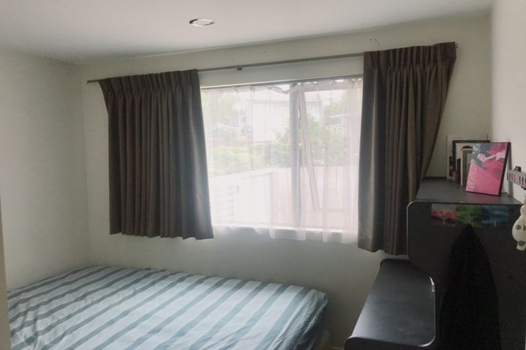 Photo of property in 13 Medina Place, Half Moon Bay, Auckland, 2012