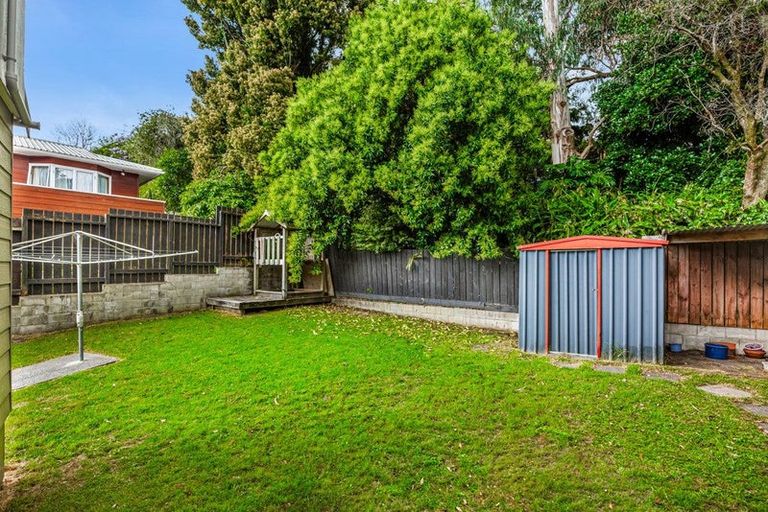 Photo of property in 2/1 Hatherlow Street, Glenfield, Auckland, 0629