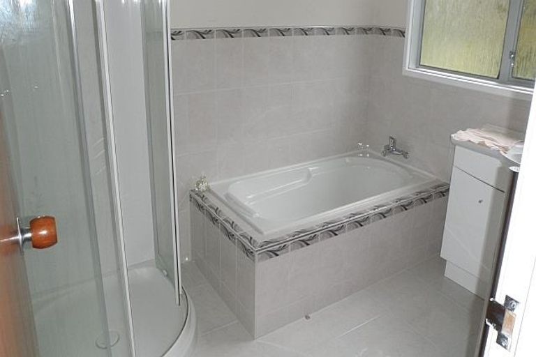 Photo of property in 43 Thurleigh Grove, Karori, Wellington, 6012