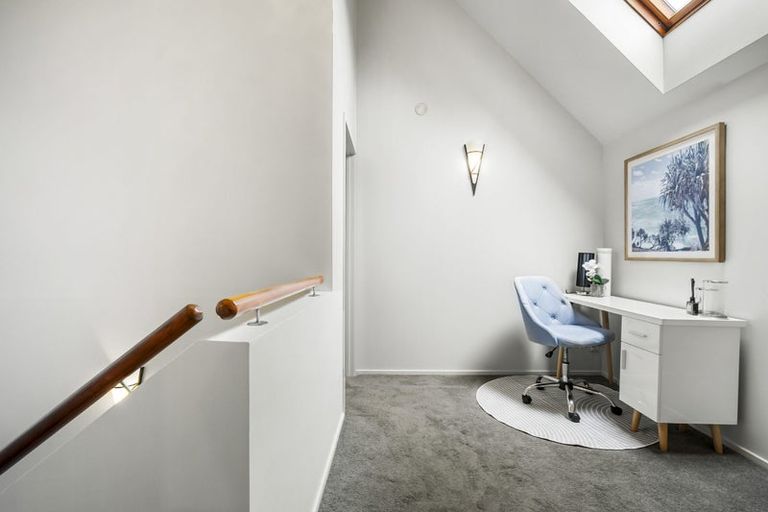 Photo of property in 4 Opal Close, Rosedale, Auckland, 0632