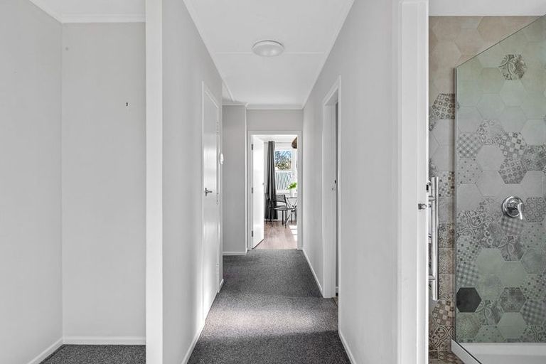 Photo of property in 65 Farquhar Road, Glendene, Auckland, 0602