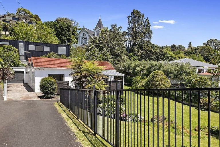 Photo of property in 72 Cutfield Road, New Plymouth, 4310