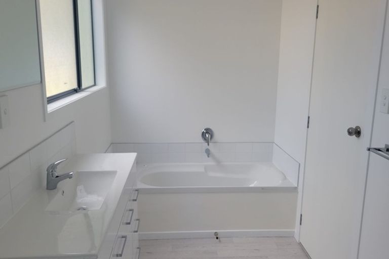 Photo of property in 14 Harbour View Road, Omokoroa, 3114