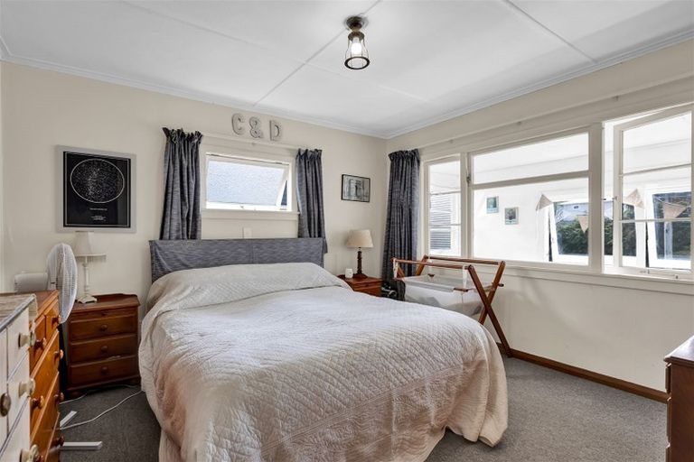Photo of property in 6 Pembroke Street, Westown, New Plymouth, 4310