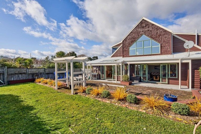 Photo of property in 13 Seaview Road, Paremata, Porirua, 5024