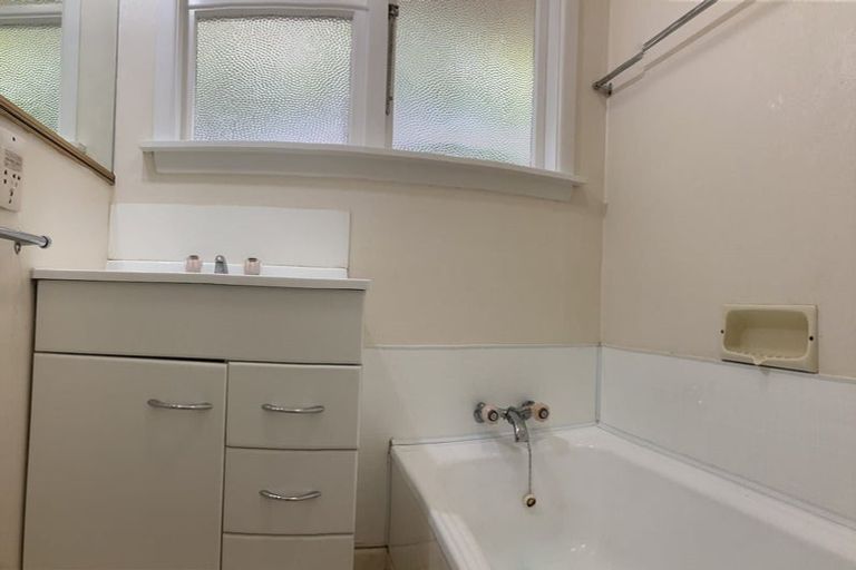 Photo of property in 2/54 Kings Crescent, Hutt Central, Lower Hutt, 5010