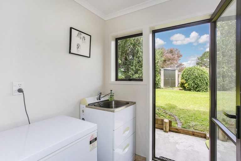 Photo of property in 11 Millen Place, Clarks Beach, 2122