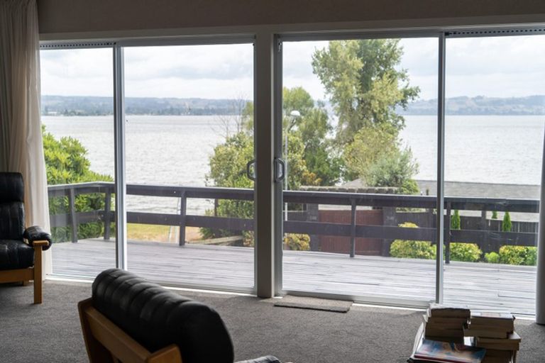 Photo of property in 14 Manahi Avenue, Kawaha Point, Rotorua, 3010