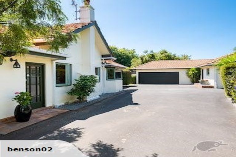 Photo of property in 1 Tauroa Road, Havelock North, 4130