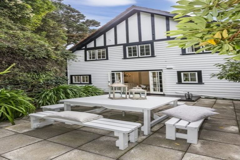 Photo of property in 2 Cluny Avenue, Kelburn, Wellington, 6012