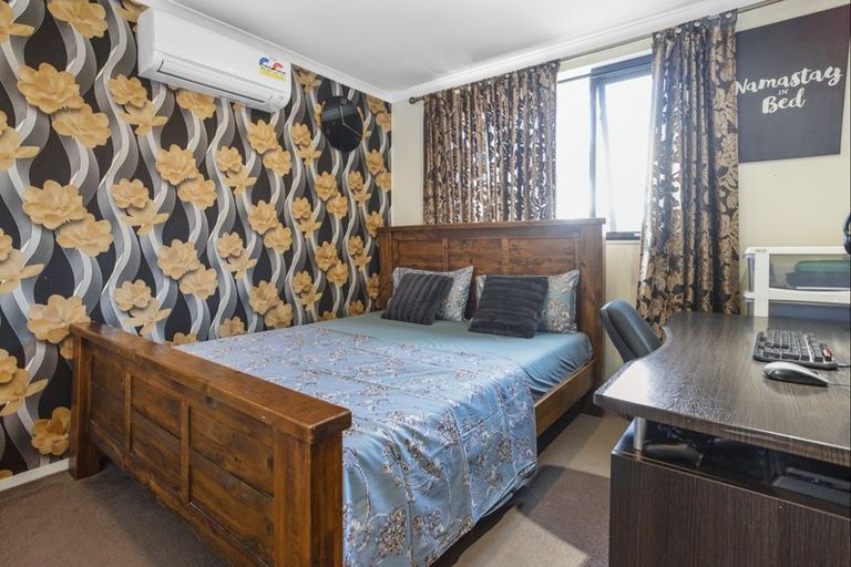 Photo of property in 16 Morewa Place, Takanini, 2112