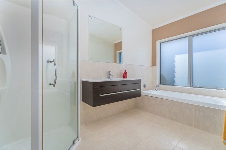 Photo of property in 16 Tironui Place, Whitianga, 3510