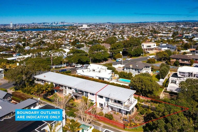 Photo of property in 4/30 Castor Bay Road, Castor Bay, Auckland, 0620