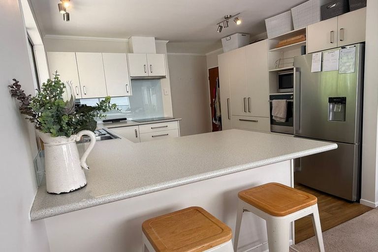 Photo of property in 43 Woodman Drive, Tawa, Wellington, 5028