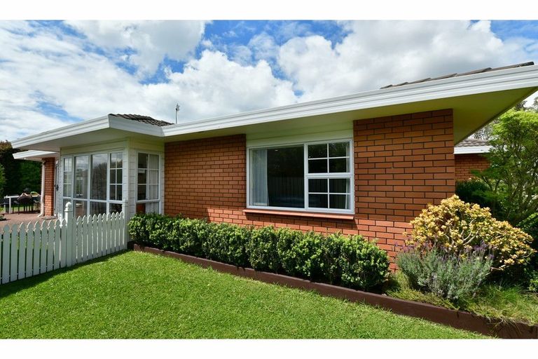 Photo of property in 16 Crampton Court, Orewa, 0931