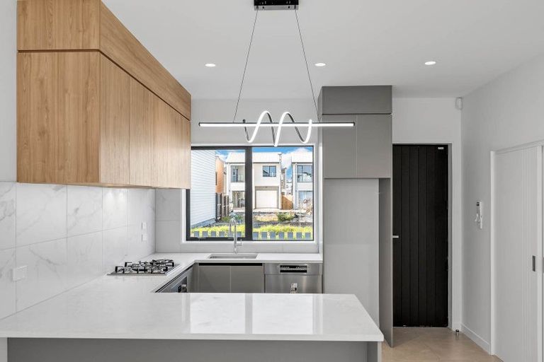 Photo of property in 14 Tukauri Place, Papakura, 2110