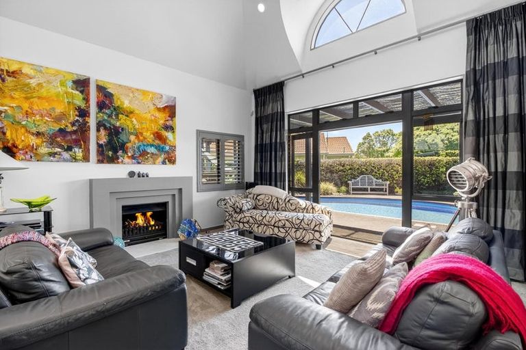 Photo of property in 28 Connemara Court, West Harbour, Auckland, 0618