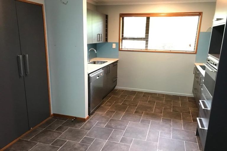 Photo of property in 8 Ridder Place, Halswell, Christchurch, 8025