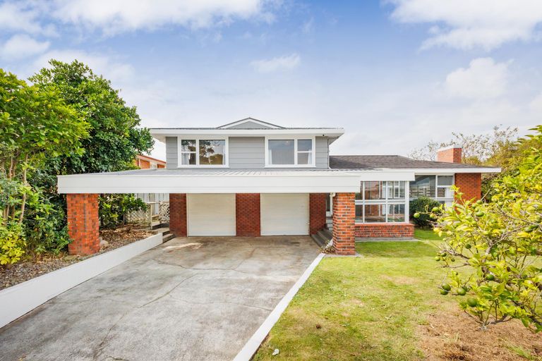 Photo of property in 10 Westhaven Grove, Takaro, Palmerston North, 4412