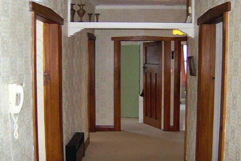 Photo of property in 15 Sutherland Crescent, Melrose, Wellington, 6023