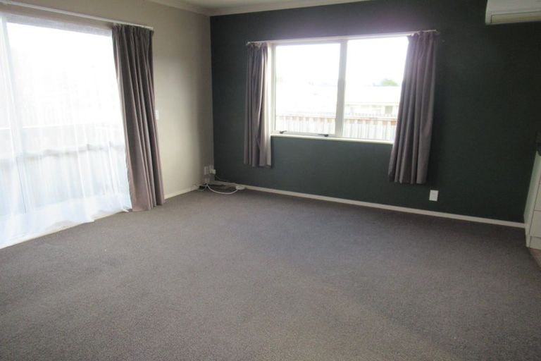 Photo of property in 32a Aniseed Grove, Timberlea, Upper Hutt, 5018