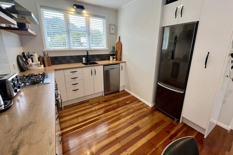 Photo of property in 72 Hikurangi Street, Trentham, Upper Hutt, 5018