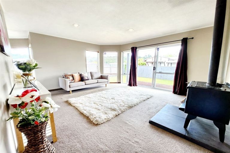 Photo of property in 26 Glen Road, Stokes Valley, Lower Hutt, 5019
