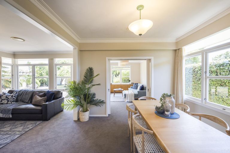 Photo of property in 19 Surrey Crescent, Hokowhitu, Palmerston North, 4410