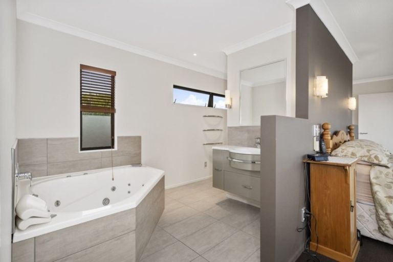 Photo of property in 105 Waikite Road, Welcome Bay, Tauranga, 3175