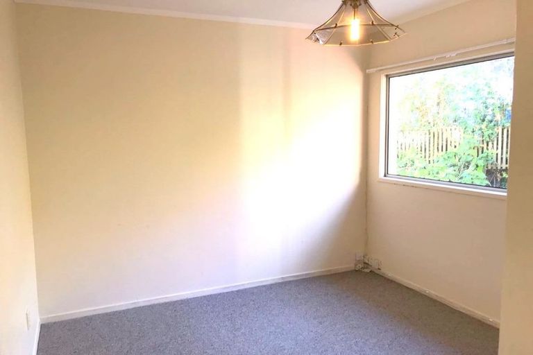 Photo of property in 1 Calman Place, Chatswood, Auckland, 0626