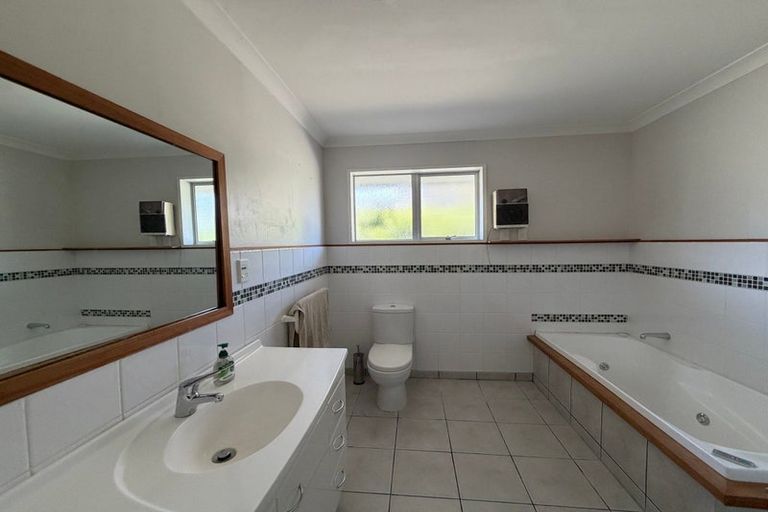 Photo of property in 318 Te Moana Road, Waikanae, 5036
